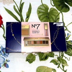 No7 Limited Edition Shimmer & Glow Set